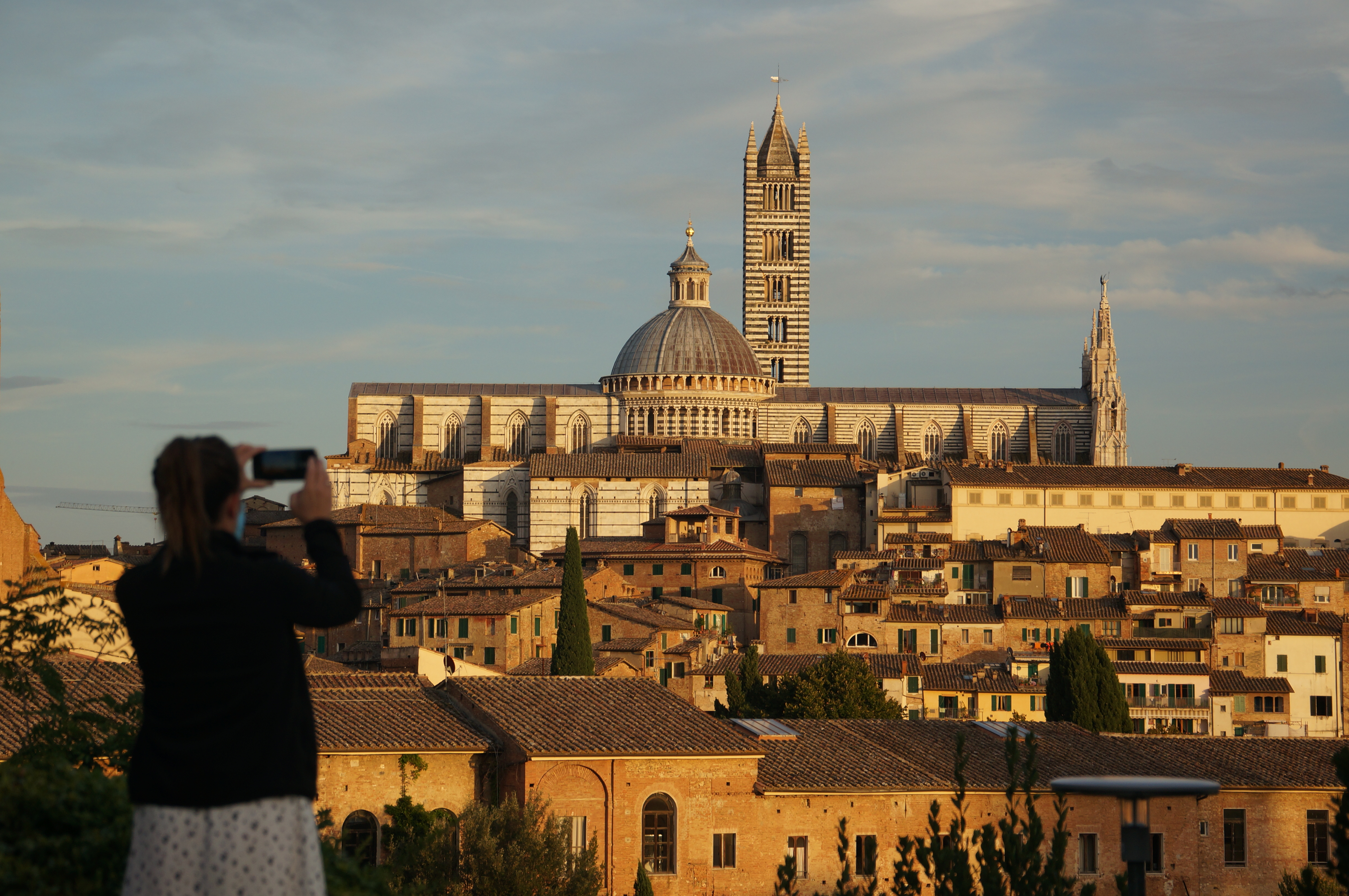 Avondzonnetje, uitzicht en wijn. Meer heb je toch niet nodig?